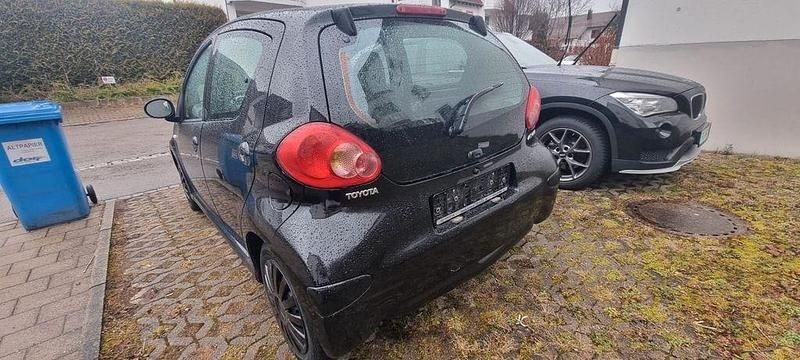 Gebraucht Toyota Aygo 68 PS (50 kW) 2006 Schwarz Kleinwagen