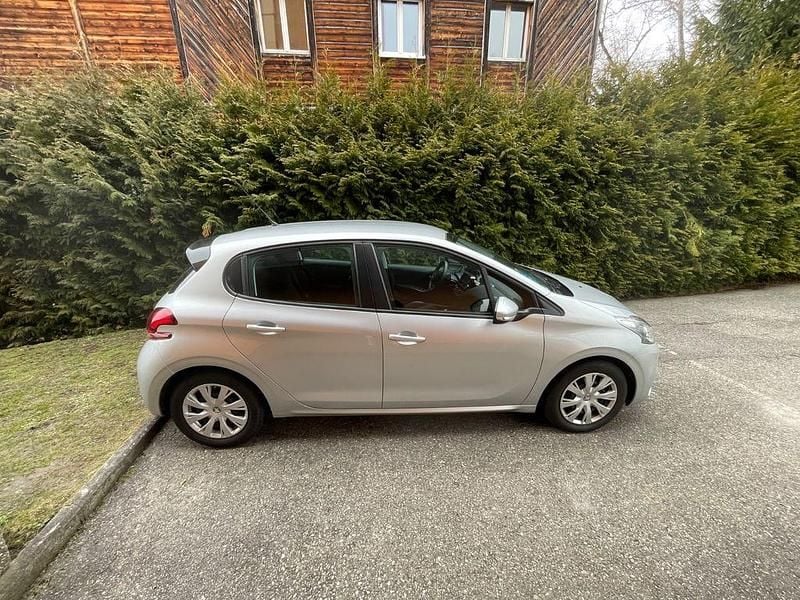 Gebraucht Peugeot 208 99 PS (72 kW) 2016 Silber Kleinwagen