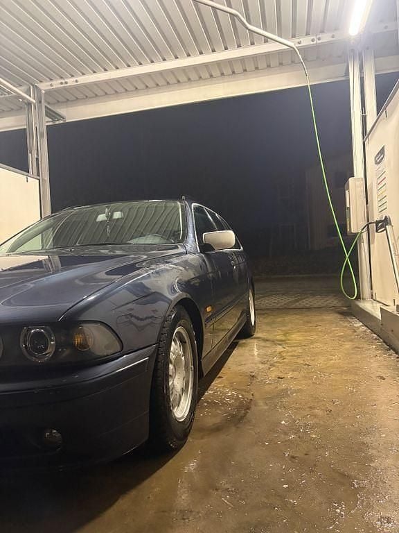 Blau Gebraucht 2002 BMW 520 Kombi | 1.800 € (Guter Preis) - Bild 1/4
