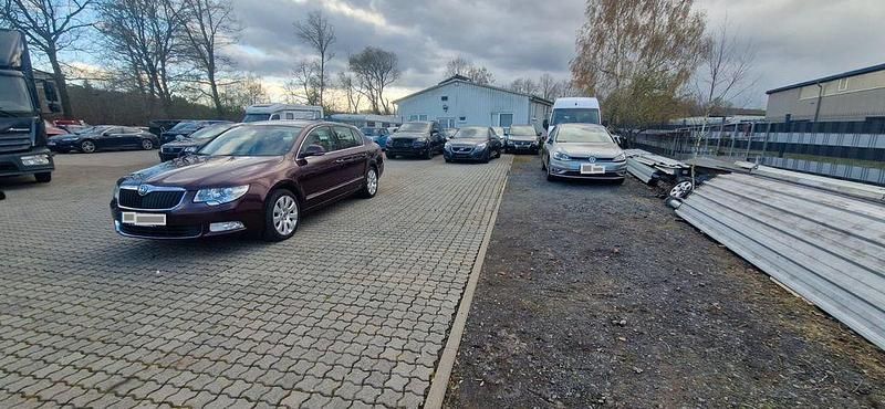 Gebraucht Skoda Superb Elegance 160 PS (117 kW) 2011 Rot Limousine
