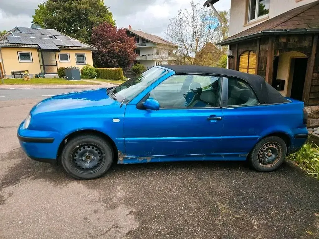 Gebraucht VW Golf 101 PS (74 kW) 2000 Blau Cabrio