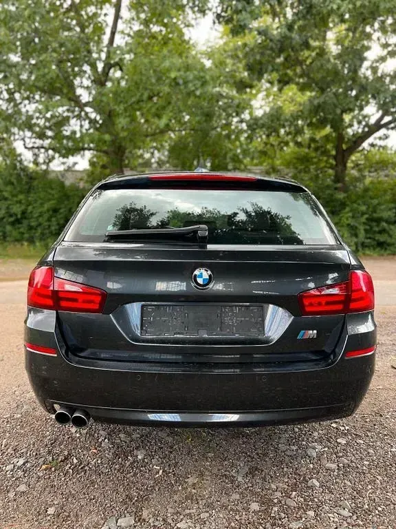 Gebraucht BMW 520 184 PS (135 kW) 2011 Grau Kombi