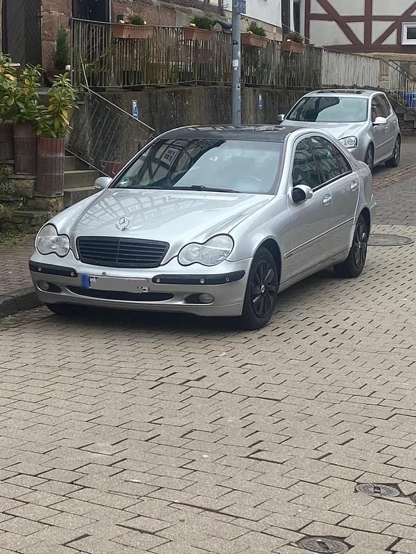 Gebraucht Mercedes C220 143 PS (105 kW) 2003 Silber Limousine