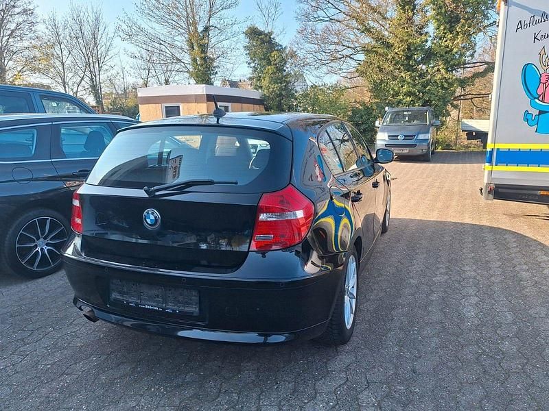 Gebraucht BMW 116 Advantage 122 PS (89 kW) 2010 Schwarz Kleinwagen