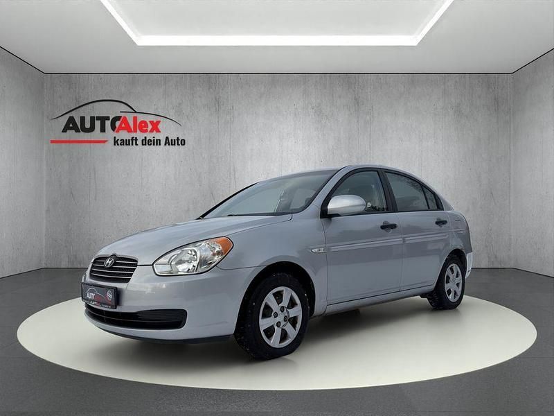 Grau Gebraucht 2007 Hyundai Accent Limousine | 2.990 € - Bild 1/4