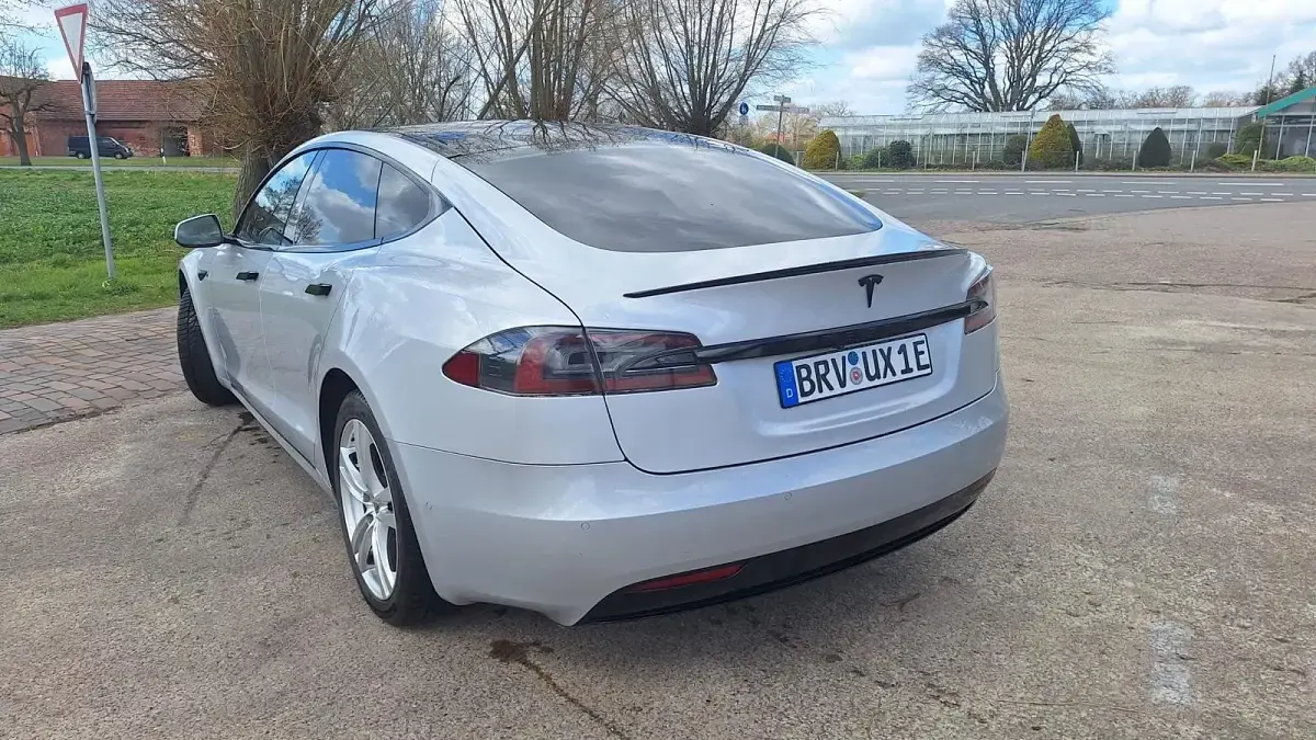 Usata Tesla Model S 386 kW (525 CV) 2017 Argento Utilitaria
