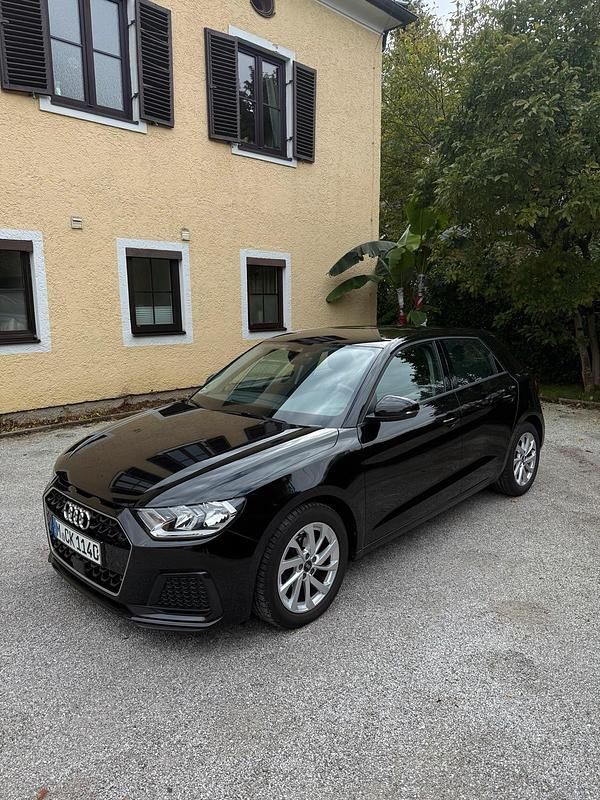 Schwarz Gebraucht 2021 Audi A1 Sportback Design Kleinwagen | 23.000 € (Teuer) - Bild 1/4