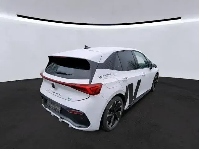 Gebraucht Cupra Born 169 kW (231 PS) 2023 Eisweiß Kleinwagen