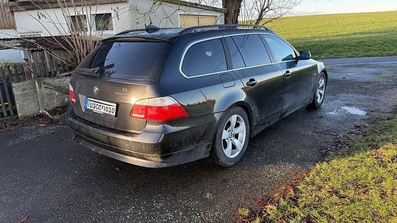 Gebraucht BMW 523 177 PS (130 kW) 2007 Schwarz Kombi