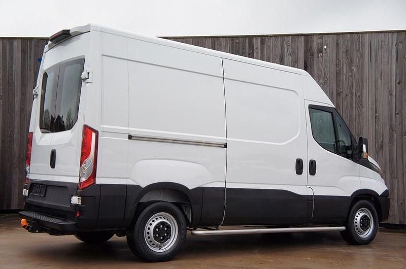 Gebraucht Iveco Daily 116 PS (85 kW) 2018 Weiß Van / Kleinbus