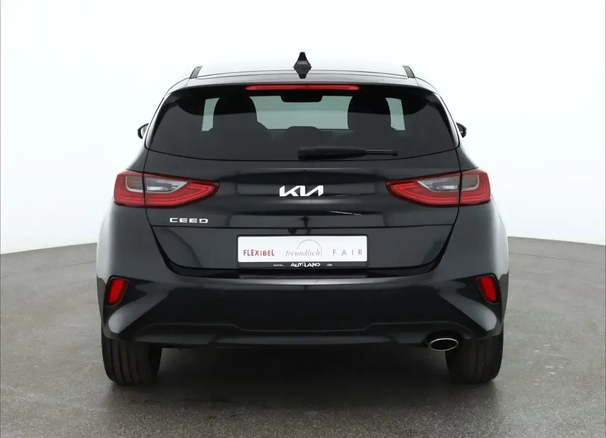 Gebraucht Kia Ceed 140 PS (102 kW) 2025 Schwarz Kleinwagen