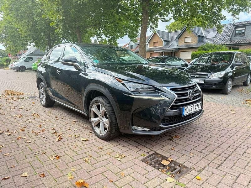 Schwarz Gebraucht 2016 Lexus NX300h E-FOUR Luxury Line SUV | 22.500 € (Guter Preis) - Bild 1/4