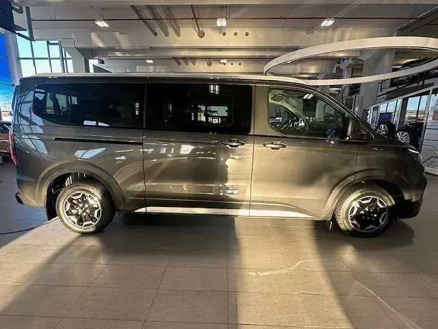 Ny Ford Tourneo Custom Active 150 HK (110 kW) 2025 Grå Van