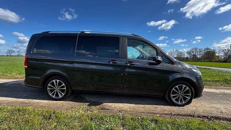 Gebraucht Mercedes V300 Edition 237 PS (174 kW) 2023 Silber Van / Kleinbus