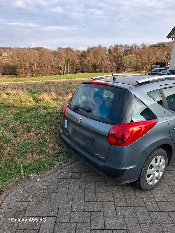 Gebraucht Peugeot 207 95 PS (69 kW) 2011 Grau Limousine