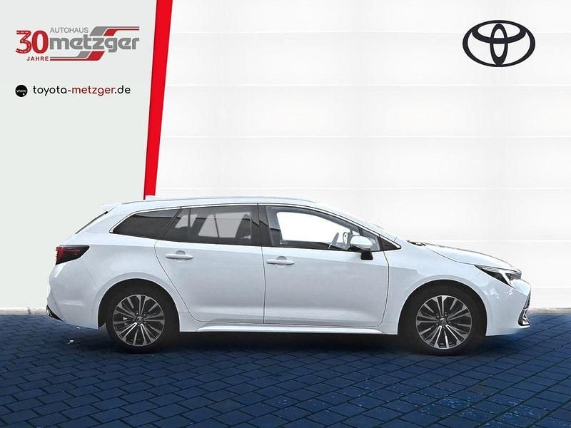 Gebraucht Toyota Corolla Team 140 PS (102 kW) 2024 Weiss Kombi