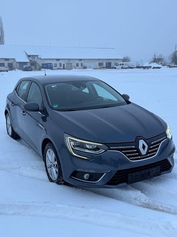 Grau Gebraucht 2016 Renault Mégane III Bose Edition Limousine | 8.000 € (Etwas zu teuer) - Bild 1/4