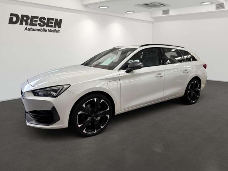 Weiss Gebraucht 2021 Cupra Leon Kombi | 23.480 € (Fairer Preis) - Bild 1/4