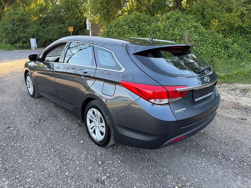 Gebraucht Hyundai i40 Edition 136 PS (100 kW) 2013 Grau Kombi