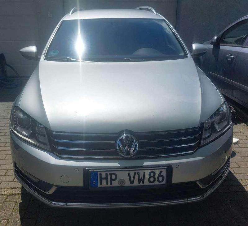 Silber Gebraucht 2012 VW Passat Kombi | 5.500 € (Fairer Preis) - Bild 1/4