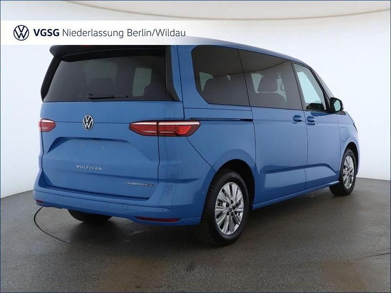 Gebraucht VW Multivan 177 PS (130 kW) 2025 Blau Van