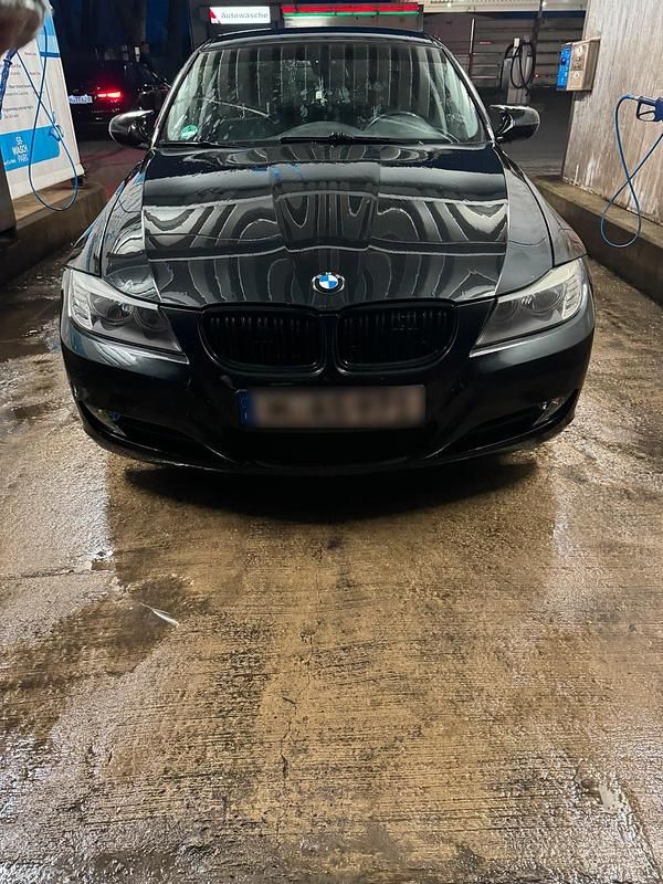 Gebraucht BMW 325 18 PS (13 kW) 2009 Schwarz Limousine