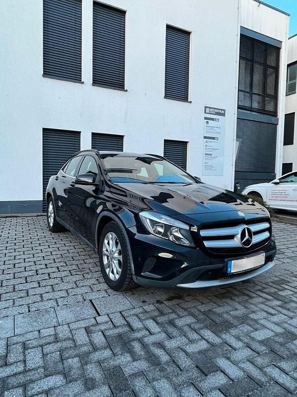 Schwarz Gebraucht 2016 Mercedes GLA200 SUV | 12.500 € (Guter Preis) - Bild 1/4
