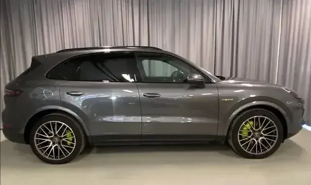 Używany Porsche Cayenne 462 KM (339 kW) 2022 Szary SUV