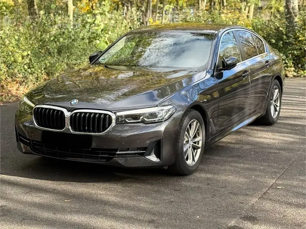 Gebraucht BMW 520 Performance 190 PS (139 kW) 2022 Grau Limousine