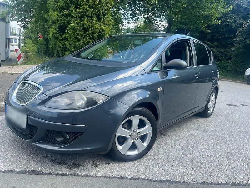 Grau Gebraucht 2007 Seat Altea Van / Kleinbus | 2.990 € - Bild 1/4