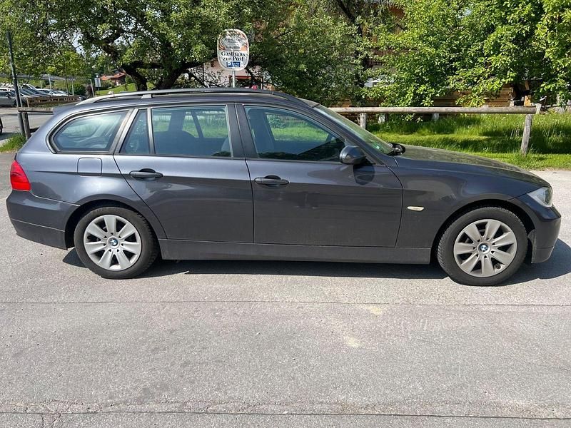 Gebraucht BMW 318 Comfort Edition 143 PS (105 kW) 2008 Grau Kombi