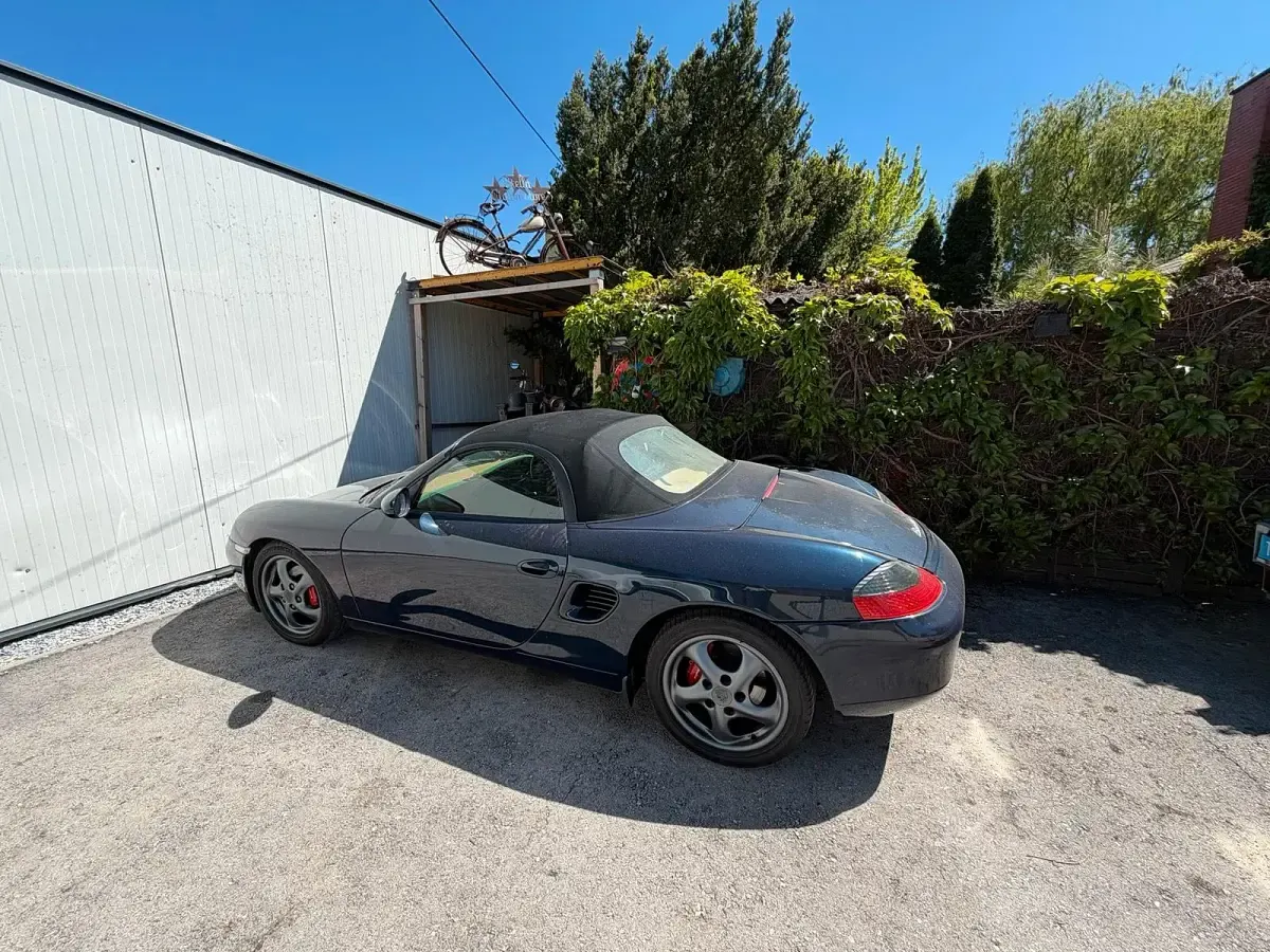 Second-hand Porsche Boxster 220 CP (161 kW) 2000 Albastru Cabrio