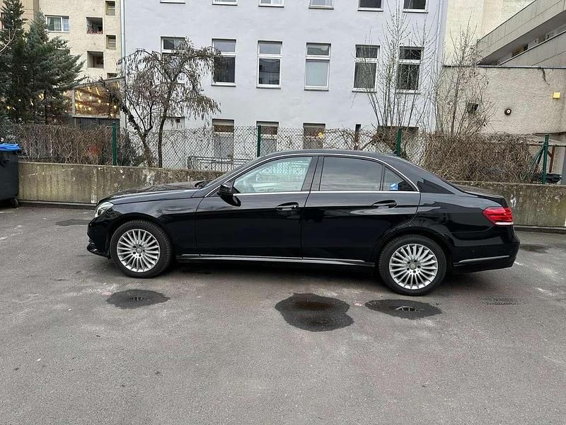 Gebraucht Mercedes E250 204 PS (150 kW) 2015 Schwarz Limousine