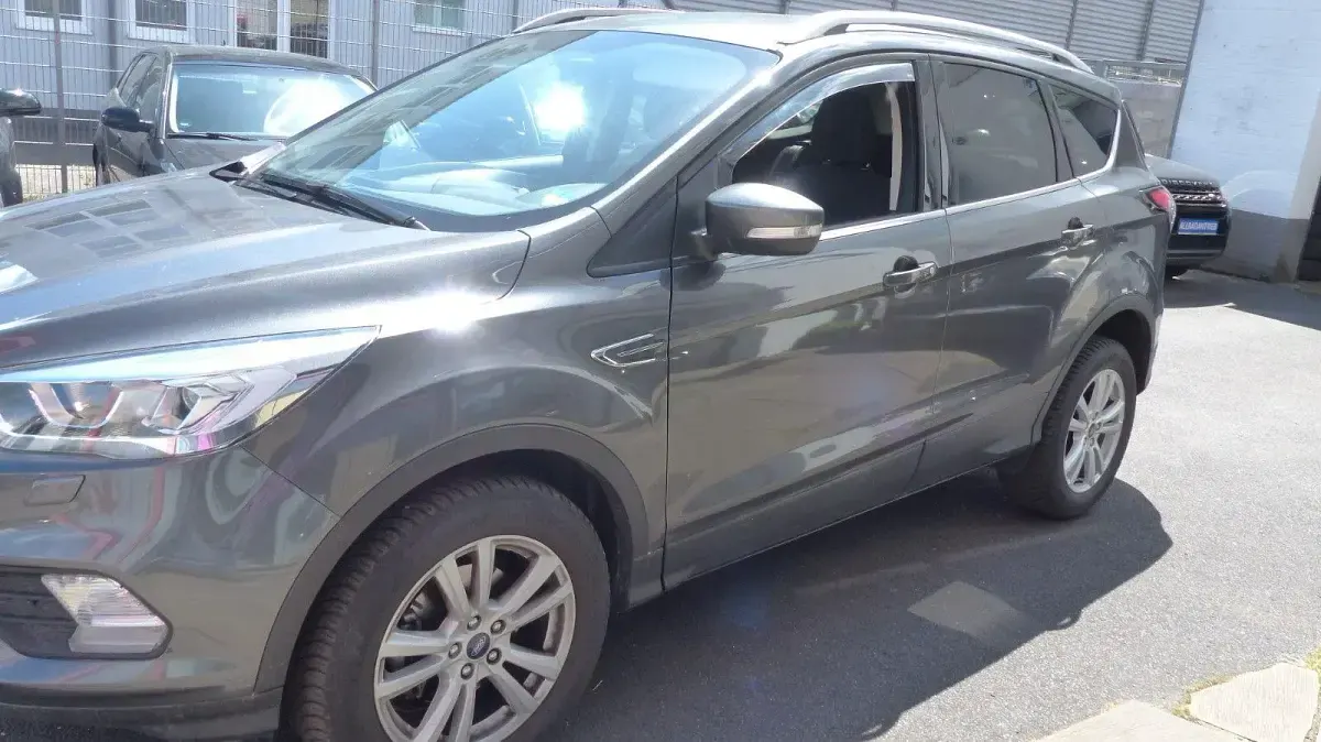 Gebraucht Ford Kuga Cool & Connect 120 PS (88 kW) 2018 Grau SUV
