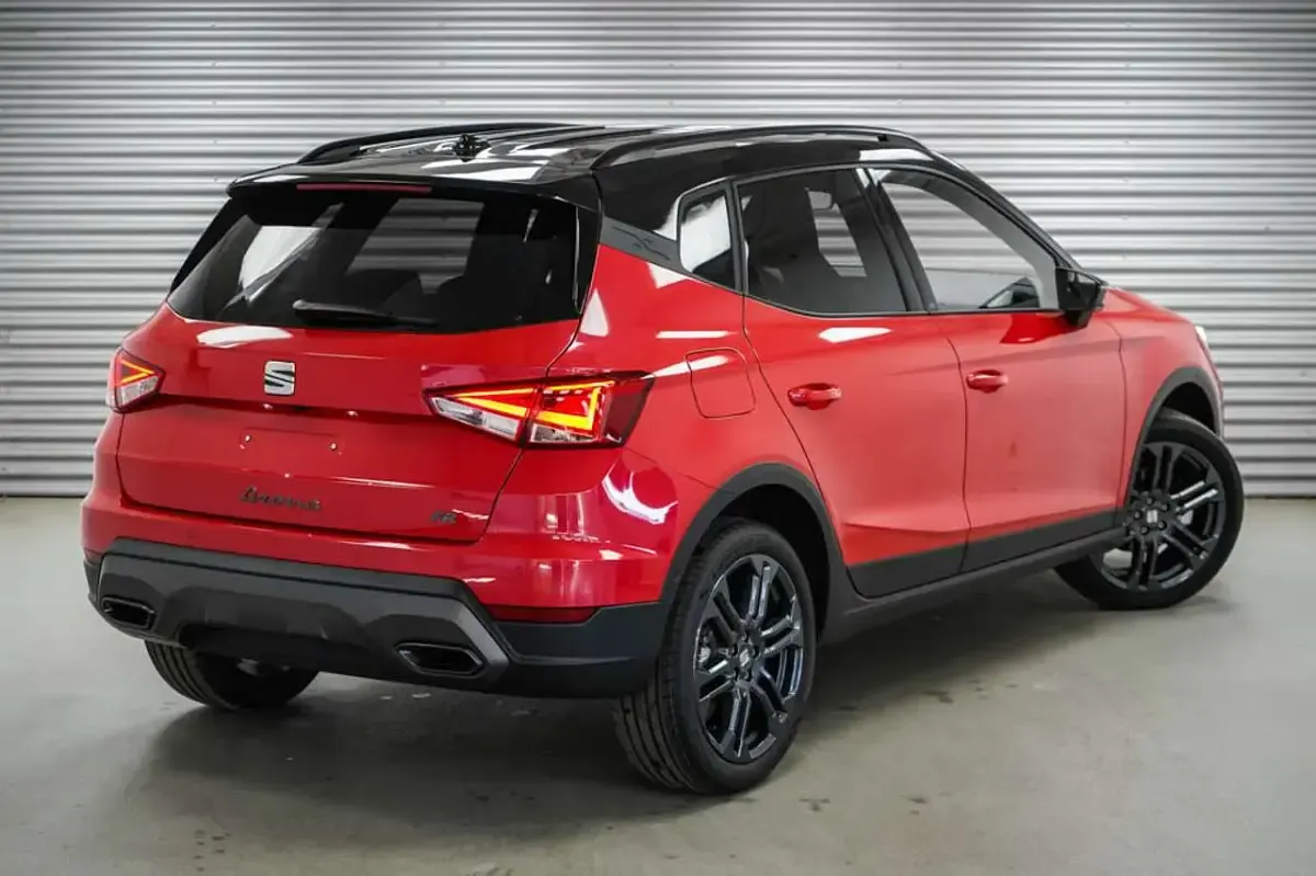 Neu Seat Arona FR 150 PS (110 kW) 2026 Liminal red/dach schwarz SUV