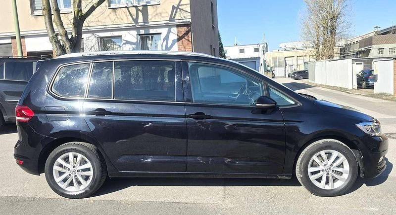 Gebraucht VW Touran 150 PS (110 kW) 2016 Schwarz Van / Kleinbus