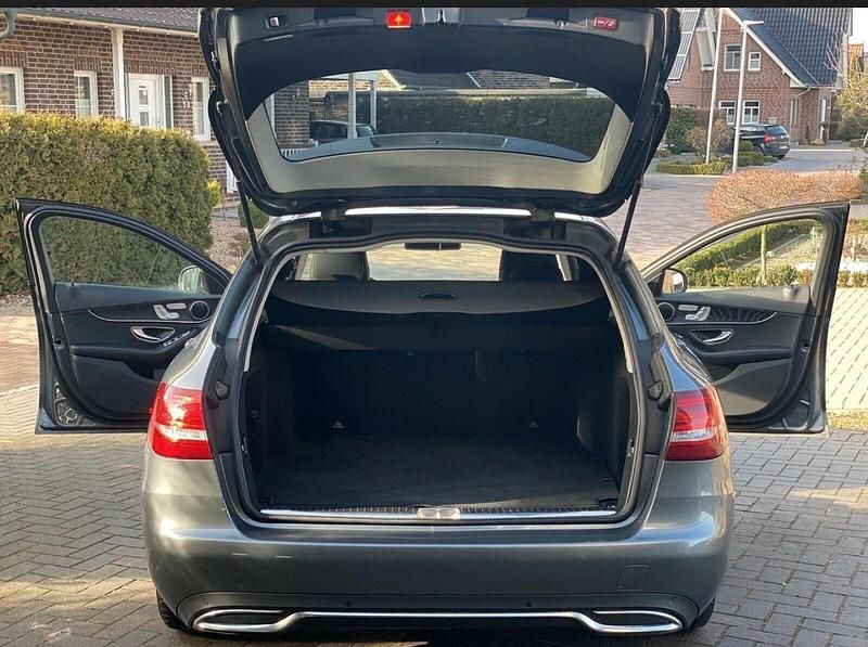 Gebraucht Mercedes C250 201 PS (147 kW) 2018 Grau Kombi