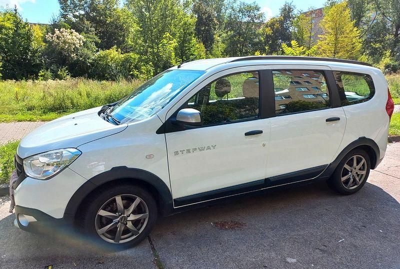 Weiß Gebraucht 2016 Dacia Lodgy Stepway Van / Kleinbus | 9.500 € (Fairer Preis) - Bild 1/4