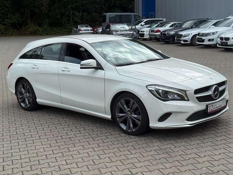 Gebraucht Mercedes CLA220 Urban 177 PS (130 kW) 2017 Calcitweiss/zirrusweiss Limousine