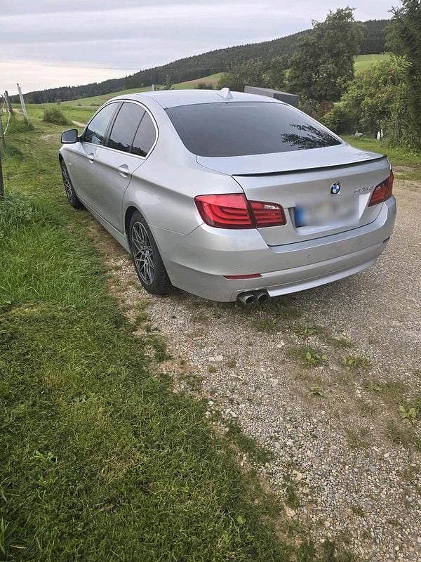 Gebraucht BMW 525 204 PS (150 kW) 2010 Silber Limousine