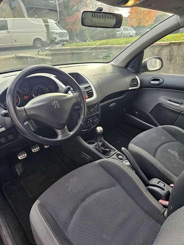 Gebraucht Peugeot 206 75 PS (55 kW) 2009 Limousine