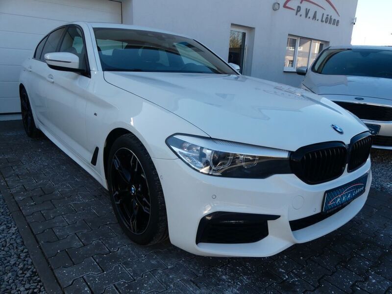 Alpinweiss 3 Gebraucht 2020 BMW 520 M Sport Limousine | 28.950 € (Fairer Preis) - Bild 1/4