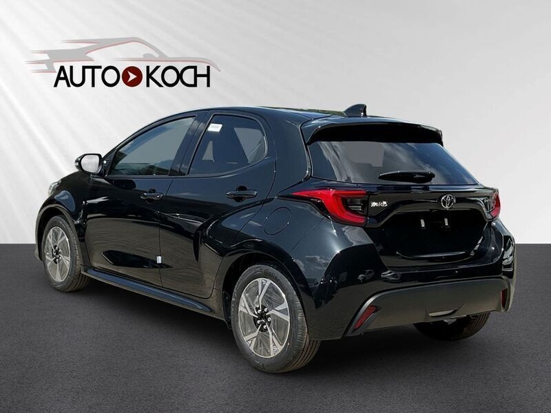Neu Toyota Yaris Hybrid 131 PS (96 kW) 2025 Schwarz Limousine
