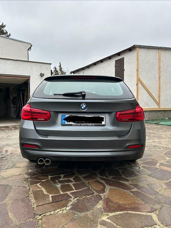Gebraucht BMW 320 190 PS (139 kW) 2017 Grau Kombi