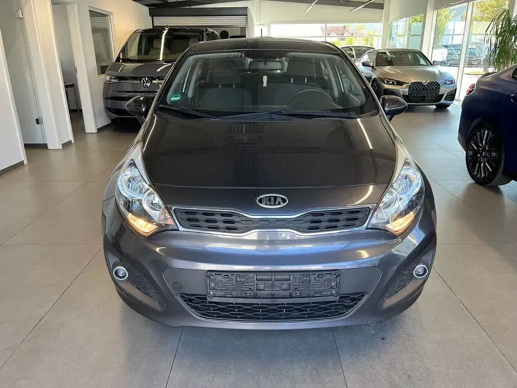 Gebraucht Kia Rio 109 PS (80 kW) 2013 Grau Limousine