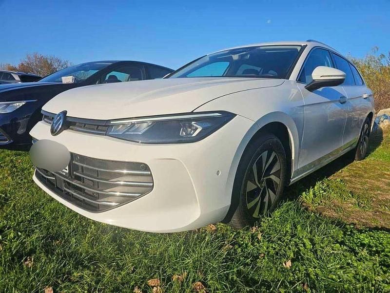 Gebraucht VW Passat Business 150 PS (110 kW) 2024 Pure white Kombi