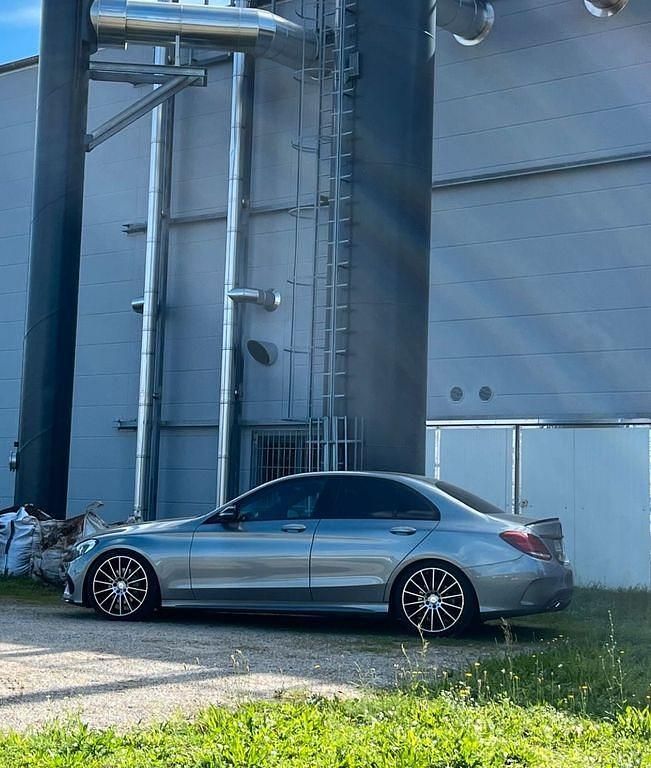 Grau Gebraucht 2015 Mercedes C220 AMG line Limousine | 16.500 € (Teuer) - Bild 1/4