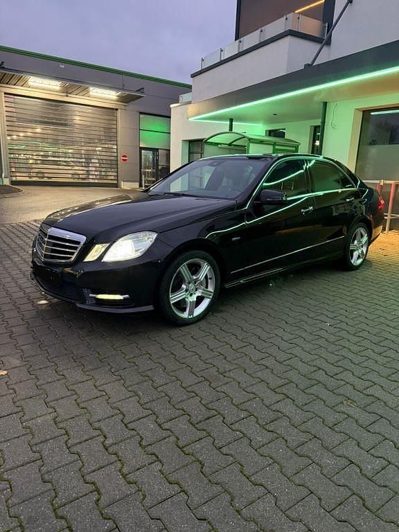 Gebraucht Mercedes E500 AMG 408 PS (300 kW) 2011 Schwarz Limousine