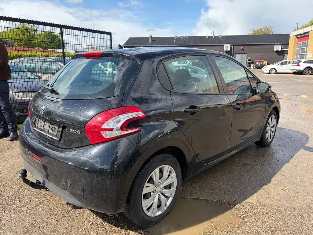 Gebraucht Peugeot 208 68 PS (50 kW) 2015 Schwarz Kleinwagen