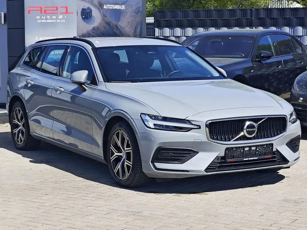 Gebraucht Volvo V60 Core 197 PS (144 kW) 2024 Grau Kombi